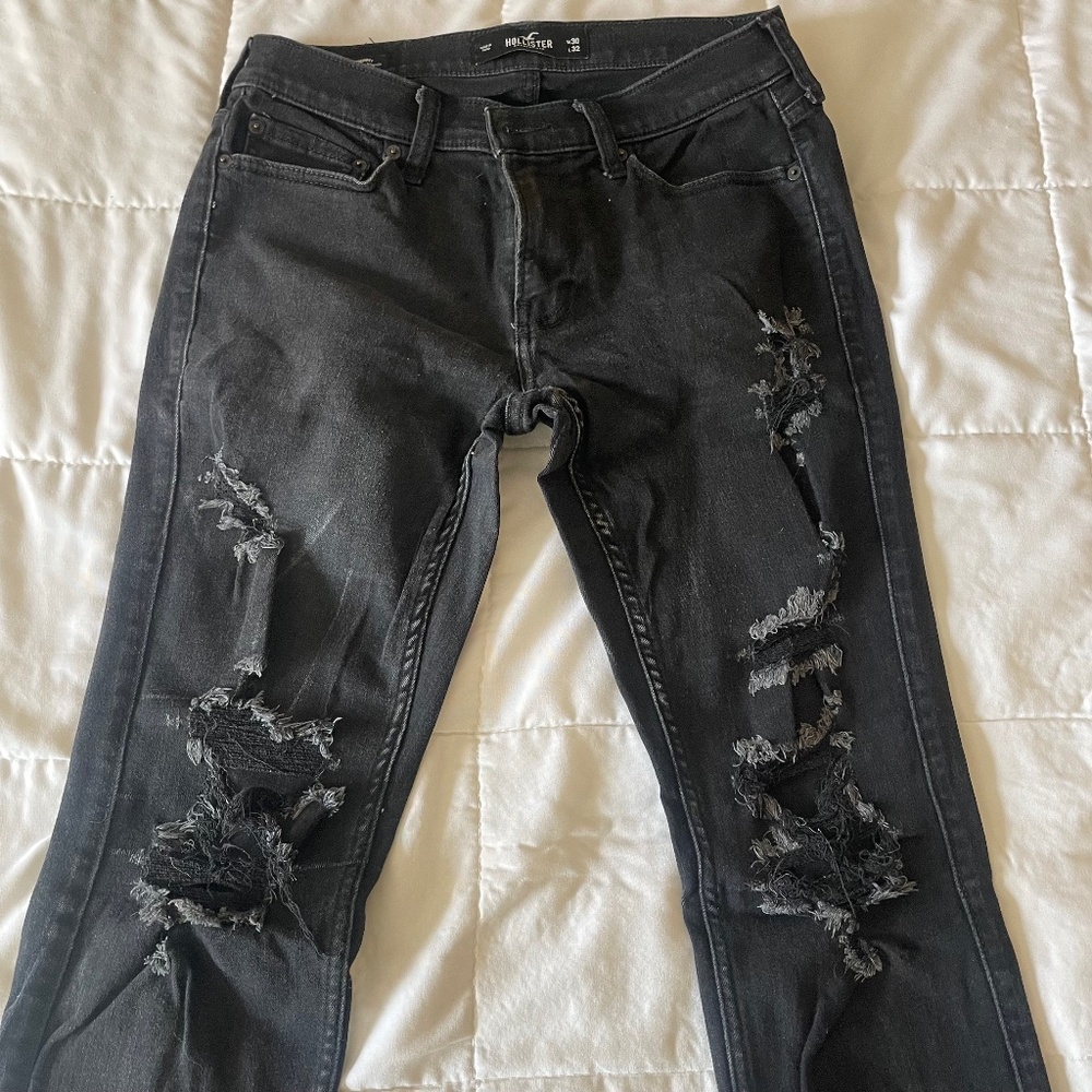 Hollister 30 x 32 stacked skinny distressed jeans, black